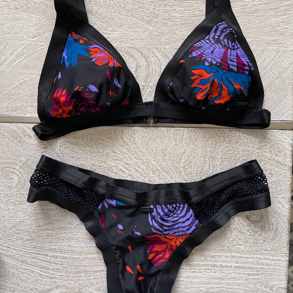 Volcom Bikini Set - Picture 2 of 4